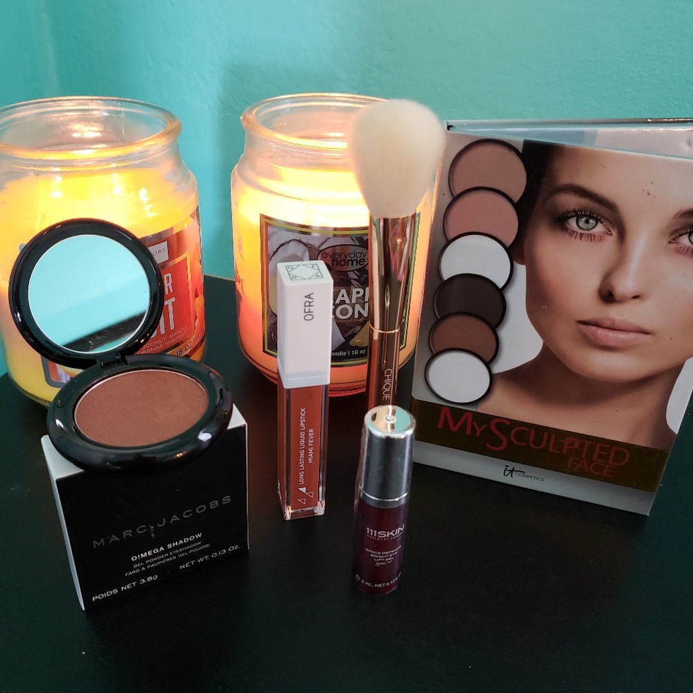 High end makeup bundle💗